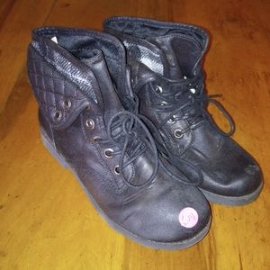 Black combat looking boots size 6